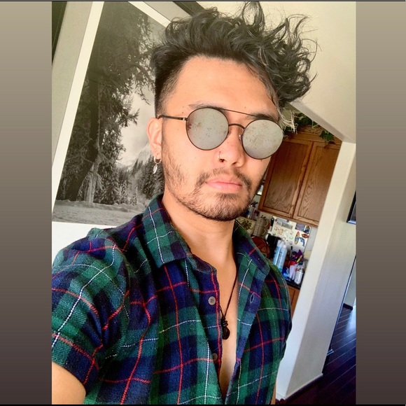 Meet your Posher, JC - Picture 2 of 3